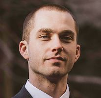 Spécialiste en analyse des marchés cryptographiques, Thomas Whitfield possède une expertise en trading